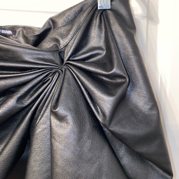 Faux leather skirt - Picture 3 of 3